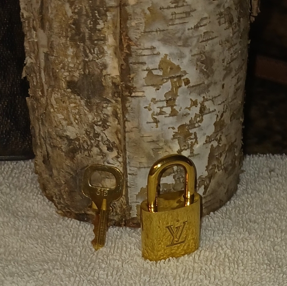 Authentic Louis Vuitton Lock & Key #315 - Picture 5 of 6